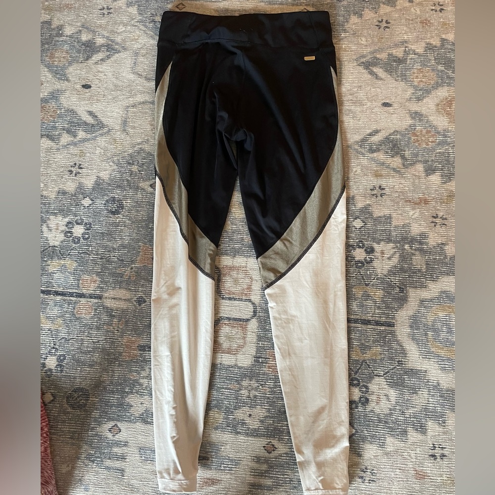 Alala Leggings View 3